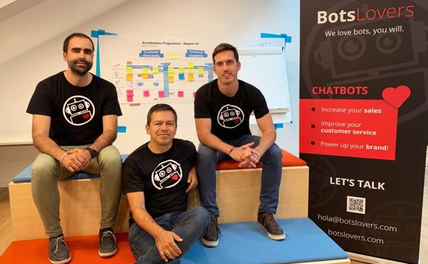 Los promotores de Botslovers, David Pérez, Andrés Pulgarín y Simón García. / BOSTLOVERS