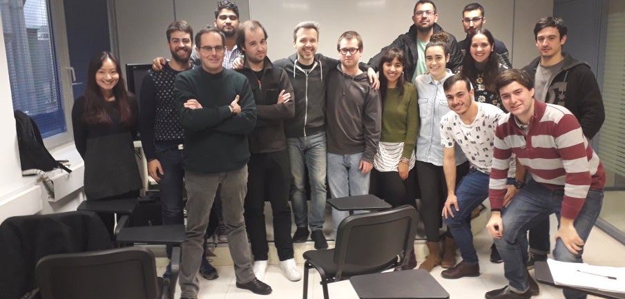 Juan Gómez-Jurado, en el centro, con los alumnos del Máster.